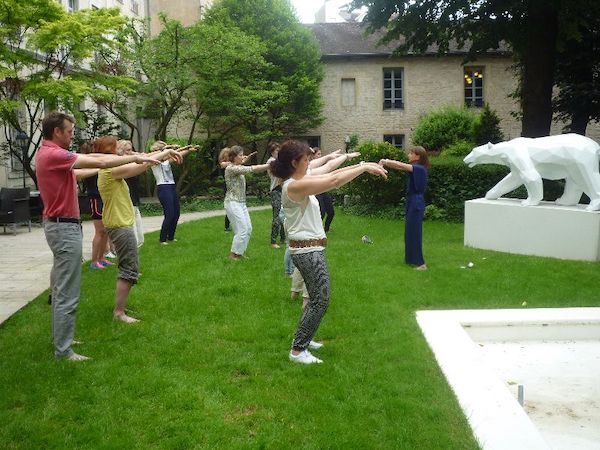 DO-IN dans un parc à Dijon. Association Shiatsu et Nerjie